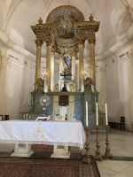 Der Altar mit der Jungfrau auf der Mondsichel