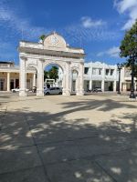 Triumphbogen im Park