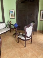 Die Finca ist mit alten Möbeln ausgestattet