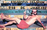 Herr Selaron an seiner Treppe verewigt in Rio