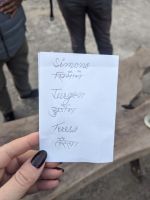 88) Kleine Schreibstunde beim Sundowner nach der Bootsfahrt im Chitwan Nationalpark, Nepal