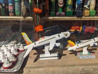 345) Geschäfte vor dem Fruchtbarkeitskloster bei Punakha, Bhutan