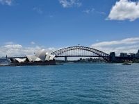 19. Tag: Stadtrundfahrt in Sydney – Blick vom Aussichtspunkt am Mrs Macquarie’s Chair auf Opernhaus und Harbour Bridge