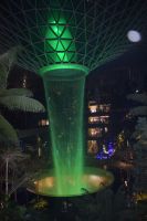 Lichtshow am Wasserfall 