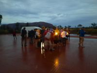 zum Sonnenaufgang am Uluru