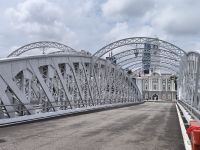 Diese Bücke ist Teil der Formel 1 Strecke