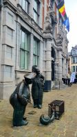 Namur, Stadt der Schnecke - Bronzeskulptur am Rathaus