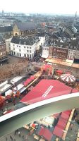 Magisches Maastricht auf dem Vrijthof - Blick vom Riesenrad auf den Weihnachtsmarkt und hinüber zur Dominikanerkirche mit der schönsten Buchhandlung der Welt