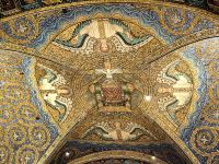Wunderschöne Deckenmosaike im Aachener Dom