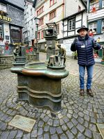 Frank unser Gästeführer am Tuchmacherbrunnen in Monschau