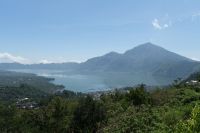 Blick auf den Kratersee am Batur Vulkan auf Bali - Indonesien