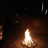 Am Lagerfeuer begrüßen wir das neue Jahr