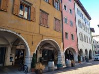 Trient (Laubengänge auf der Via del Suffragio)