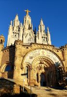 Die Sacre Coeur Kirche auf dem Tibidabo Berg. Silvester in Barcelona (Petit).