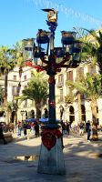 Von Gaudi gestaltete Straßenlampe. Silvester in Barcelona (Petit).