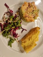 Silvester-Menü (Lachstartar auf Avocadocreme)