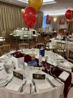 Festlich geschmückter Tisch