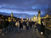 Prag, Karlsbrücke am Abend 