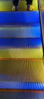 schwedische Farben auf der Rolltreppe