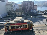 Die historische Straßenbahn fährt zum Meer 