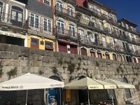 Ribeira, die schönen alten Häuser am Fluss 