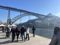 Man kann auf beiden Etagen der Ponte Luis laufen 