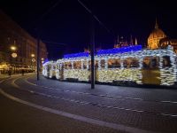weihnachtliche Straßenbahn