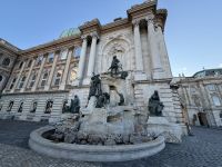 Westflügel der Burg mit Matthias Brunnen