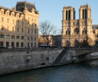 Notre-Dame im Sonnenlicht