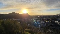 Arthurs Seat mit Sonnenaufgang