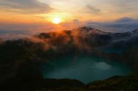 Sonnenaufgang am Kelimutu Vulkan - Indonesien