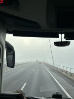 Brücke des 25. April bei Nebel