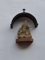 Skulptur (um 1416) von Gottvater am Haus der ehemaligen Lateinschule