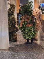 Kinderschläuse geben eine Darbietung