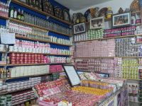 239) Rosenprodukte auf dem Weg nach Aït-Ben-Haddou, Marokko