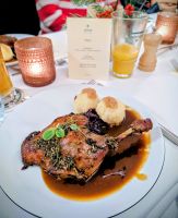 Leckere Entenkeule im Restaurant 