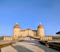 Schloss Moritzburg bei herrlichem Sonnenschein.