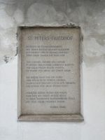 146-Inschrift zum Petersfriedhof