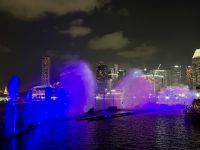 2. Tag: Ankunft in Singapur – Licht- und Wassershow „Spectra“ vor dem Marina Bay Sands