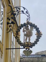 Silvesterreise Passau: Der Ausleger eines alten Wirtshauses