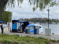 ...Candela an der Ladestation