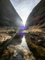 In der Walpa Schlucht an den Kata Tjutas unterwegs