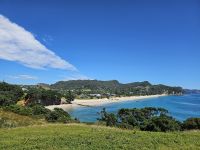 Blick vom Aussichtspunkt über Hahei Beach