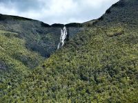 Wasserfall im Doubtful Sound