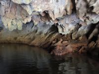 Vietnam. Bootsfahrt durch die Trockene Halong Bucht