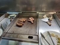 In underer Lodge ist heute BBQ (Würste vom Kamel, Känguru...)