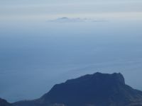 Pico do Arieiro - am Horizont ist Porto Santo zu erkennen