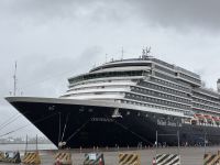 MS Oosterdam im Hafen von Montevideo