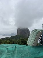 Hinauf in den Nebel des Zuckerhuts