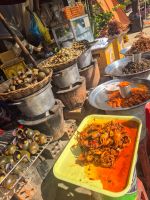 Street-Food-Stände am Straßenrand in Siem Reap, Kambodscha